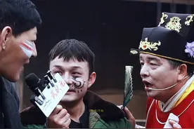 万岁山两大巨头梦幻联动👏👏#开封万岁山王大人成游客新宠 #万岁山巨人 #直击武状元现场 #万岁山王大人火出圈视频封面