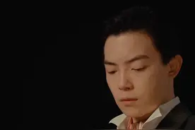 女生为什么戴短项圈？Choker原来是这么来的…… #抖音风格实验室 #穿搭尖子生计划 #西装 #hello时尚季 #choker视频封面