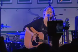 哈嘍未來#爱音乐爱生活 #听一首歌讲述一个故事 #每日推荐音乐