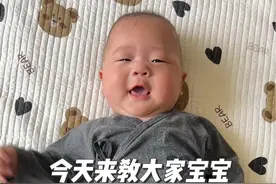 帮助宝宝练习翻身的7个动作，越练宝宝越聪明快和安安一块练起来#宝宝翻身 #宝宝翻身训练 #亲子互动视频封面