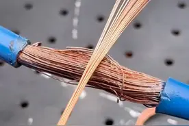 如何将细电线与粗电线牢固连接起来？该方法拉力全集中在热缩管上非常巧妙！#焊接技术 #水电工 #手工焊 #是时候展现真正的技术了 #焊工