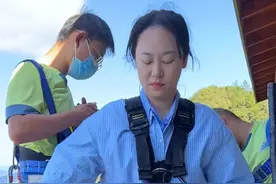 小美女第一次玩蹦极全过程，给你10万你是否也有蹦极的勇气呢？#蹦极 #玩的就是心跳 #高空挑战 #这一跳需要多大的勇气 #勇敢的人先享受世界视频封面