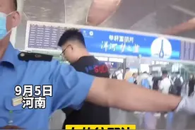 9月5日，河南，男子坐高铁过安检时，因留长发被误认为女生，“抱歉老周，以这种方式认识你”。视频封面