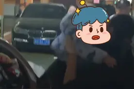 幼童被锁车内消防员10秒破窗 出行时切勿粗心大意将其单独滞留 车内（任城大队金宇丰）视频封面