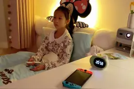 这就是所有女孩都想拥有的梦想中的温馨小屋吧！房间虽小，只有8平，但爸爸改造的温馨小屋却很温馨，和自律的女儿也太般配了！爸爸始终相信学习就应该劳逸结合！时间管理的好，做事才有效率，学习娱乐两不误！女儿每天把自己的时间安排的井井有条！独立自律又有规划，每天劳逸结合，非常充实！懂事的让父母很省心很欣慰！#培养孩子好习惯 #自律 #育儿 #儿童房视频封面