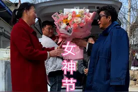 平凡生活中总会有意外的惊喜，感谢老公送的花和表，同时也惊羡了公公婆婆之间的相濡以沫，祝全天下的女士今天节日快乐！#记录真实生活 #我的乡村生活 #返乡创业新农人视频封面