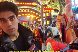 河南开封万岁山#老外在开封找到中国神话乐园 老外深度感受中国文化，“哇”声不断！#老外盛赞开封硬核花车巡游#开封人有自己的迪士尼视频封面