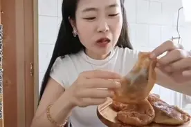 吃一天油炸糕会胖几斤#挑战 #一天只吃一种食物 #油炸糕