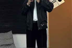 真没想到一件黑皮衣居然可以搭配出这么多风格，第四套真的好看，建议赶紧收藏#秋季搭配 #男生穿搭视频封面