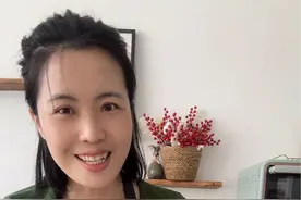 8寸戚风蛋糕来啦，我原来是比较偷懒的，每次都用两个6寸的配方來做8寸，但是面糊会多一点点，严格来讲，8寸用5个鸡蛋就够啦#在家做蛋糕 #戚风蛋糕 #8寸戚风蛋糕 #戚风蛋糕教程 #蛋糕视频封面