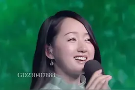 惜别的舞厅，最后一支舞，越跳我心中越酸楚，今生不能以夫妻相处 ，就让我们跳一辈子舞，抬起手邀请你 ，最后跳支爱恋的舞…#歌词句句入心 #说不出的或许都在歌里 #杨钰莹视频封面
