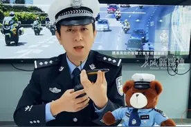 8月30日 #广东深圳 网传深圳一网红交警 #熊警官查酒驾查到区长被调离水库 涉事警官辟谣：太扯了！视频封面