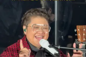 薛之谦将成为韩红演唱会的嘉宾，韩红说唱不好换林俊杰 #韩红说薛之谦唱不好就换林俊杰 #韩红抖音音乐现场  #抖音春日绽放季  #缪斯园游季 韩红老师：“各位我的演唱会主办是薛之谦 是他帮我完成我的梦想”她说薛之谦会担任成都演唱会的嘉宾，唱不好就换#林俊杰