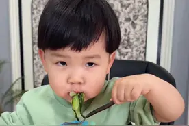 千万不要打扰吃西餐的小孩 #90后带娃  #妈呀太香了 #亲子时光 #萌宝小吃货视频封面