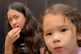 Coco为了喜欢的博主姐姐学习了手语@张若兰 @张张的甜甜日记 #手语