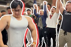 卧推五虎VS热血大学生，挑战100公斤极限卧推！ #肌肉男 #健身 #卧推100公斤挑战赛