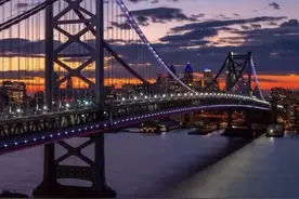 费城（Philadelphia），美国宾夕法尼亚州第一大城，全美第五大城市，费城是一座历史与现代完美结合的城市，在华盛顿建都之前曾是美国的首都，是美国最为古老的城市，也是美国《独立宣言》、第一部联邦宪法的诞生地，在美国历史上具有重要地位。费城市区人口160万，GDP超1320亿美元；费城的医疗、教育和科研领域非常发达，拥有世界顶级的医疗和教育机构。费城港是世界最大的河口港之一；以费城为核心的大费城地区人口约580万，GDP超4300亿美元。#费城 #美国 #宾夕法尼亚州 #旅行推荐官 #内容启发搜索