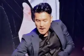 魔性文松妖娆的舞蹈#文松 #演出现场视频 #娱乐 ##文松的歌 #娱乐圈