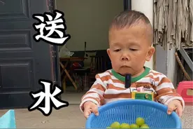 假期结束了，好久没看到侄女了，去看看她顺便买些水果带过去吃#吴康 #农村生活视频封面