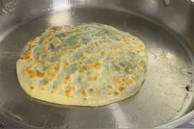 这样和面馅饼，肉饼，#抖音美食推荐官 #美食分享 #爱生活爱美食 #妈呀太香了 家常饼烙出来都软乎乎滴