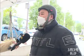 #电动车充电桩充不满电  去年年底，长沙的高先生搬了新房后发现，自己的电动车在小区的充电桩始终都充不满电，已经严重影响到他的正常工作。视频封面