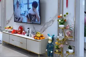 这是我农村自己建的房，说一楼进大门不能直接对着窗户，也不知道为什么！然后我们就在中间砌了一个玄关墙，装修好就是这样的效果 #农村自建房 #乡村别墅视频封面