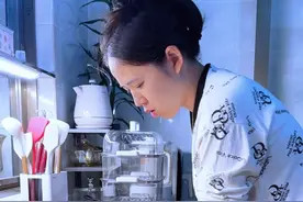 凌晨1:03突然听到有人敲门，原来是我家大爷回来了，起床给他做了香喷喷的酸菜鱼#记录真实生活 #普通人的生活是什么样子的 #平平淡淡小日子 #用抖音记录我的真实生活视频封面