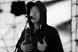 痛仰可是曾经写出过这样歌的乐队啊。 这才是最初痛苦的信仰啊，现场的冲击感是真的爽。#痛仰乐队 #摇滚现场 #痛苦的信仰 #不 #演出声浪计划