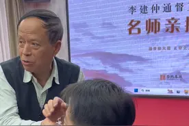小孩常见的胳膊脱臼，桡骨小头半脱位复位手法#医学科普 #中医推拿 #桡骨小头半脱位视频封面
