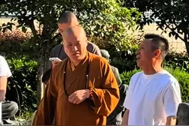 佛法高僧接连走访安徽佛光集团 佛教高僧接连走访安徽佛光集团，安徽省佛教协会副会长圆藏、巢湖市佛协会长界全法师先后走访公司与工厂，重点考察铸胎掐丝珐琅新项目。#原创视频 #正能量 #上热搜 #博物馆 #艺术品