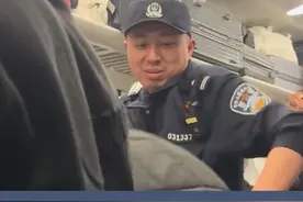 乘客抱怨火车没坐还卖那么多票，乘警一番耐心解释令人动容视频封面
