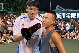 程鑫凯突袭东莞城市学院遇到节奏大师 但是最后还是被凯哥装到了@程鑫凯🔥CXK 三分越投越远，上演利拉德时刻 太帅了兄弟们#程鑫凯 #超级草根 #未来之星视频封面