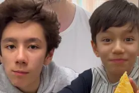 外国爸爸带混血娃一起做大饼😂 #2024抖音生活记忆 #频繁记录因为生活值得 #爸爸带娃 #搞笑 #育儿视频封面