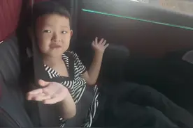 我在开车，哥哥偷偷录下二宝的歌声，最近刚学会，老喜欢唱了，还带动作的哈哈哈哈#记录真实生活 #日常vlog #人类幼崽 #萌娃 #萌娃日常