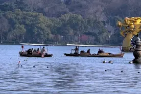 上有天堂 下有苏杭，来杭州总要打卡一元纸币取景地吧#杭州西湖 #总要下趟江南吧 #春天总要来趟杭州西湖吧 #内容启发搜索