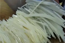 切土豆丝最考验厨师刀工 #手工锻打菜刀 #家用厨房菜刀 #切土豆丝视频封面
