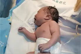 大胖小子，肉很结实#新生儿 #产房 #刚出生的宝宝 #合肥孕妈 #合肥白领安琪儿妇产医院视频封面