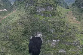 广西十万大山隐藏着一处神秘洞穴，一到夜里面发出各种奇怪的声音，洞口垂直高度就有八十多米！#山洞到底藏着什么 #洞穴探秘视频封面