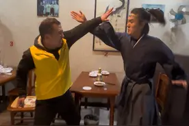 外卖小哥硬功夫痛扁欺负老人的人渣！ #正能量短剧 #真功夫#侠者星杰视频封面