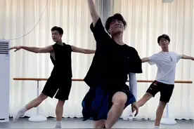 来组民族芭蕾，中专同学的高材生👍 #这舞蹈感染力无敌了 #舞蹈课堂随拍 #民族芭蕾 #学舞蹈的男生 #一个动作证明你学的专业 @小蒋同学视频封面