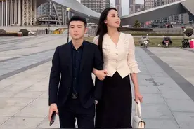 97年的我，终于要结束了单身生活！她是02年的，我身高1米68，她穿上高跟鞋都快1米8了，站一块儿，回头率拉满。现在，我打算带她一起进军抖音能帮我分担一些工作，有她在，我就像多了个超强辅助，往后的日子肯定超有盼头。点个赞支持一下我们吧，一起见证我们的成长！