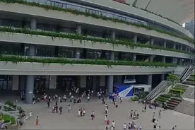 号称世界最大火车站，广州白云站，这个中秋你们回家吗#广州 #广州白云站 #世界第一大火车站#高铁站 #原视频