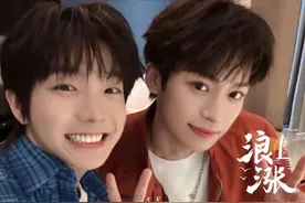 @牛在在 晒出与@我是梓渝 新合照，你们两个人中有两个人很可爱！！#梓渝牛在在时隔四年新合照 #梓渝牛在在老朋友见面 #梓渝 #梓渝牛在在 #牛在在梓渝直播