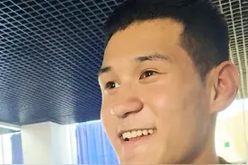 10月24日下午，在锡林郭勒职业学院进行的校园蒙古搏克选拔赛上，在该学院学习古典式摔跤的哈萨克小伙子阿泽泰也报名参加，第二轮遗憾出局。赛后他这样说……视频封面