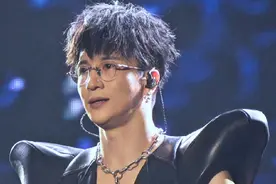 收官一开场小猪就哭了😭😭😭 宝宝不哭#薛之谦 #薛之谦苏州演唱会 #薛之谦演唱会苏州站视频封面