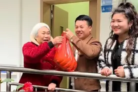 今天又去福利院看望八十多岁的外婆了，因为几个舅舅长年在外面打工，没时间照顾老人家，我只有把她送到市社会福利院托管照顾了#关爱老人#原创视频视频封面