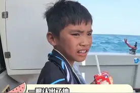 小孩哥：衣角微脏~#小孩哥 #漂流 #万万没想到视频封面