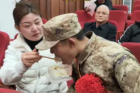 3月15日，河北辛集。少年褪去青涩，转身扛起江河！辛集45名新兵入伍，他们踏上了保家卫国的征途！#新兵入伍#保家卫国视频封面