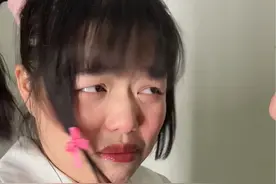 小花身世揭晓！小花父亲竟让肖霸做这样的事？！@肖宇航 @方家翊小号 #挑战拍校园甜宠剧