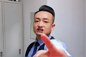 EDG VS T1 2025年无畏契约曼谷大师赛四强双败淘汰赛，EDG让一追二逆风斩落T1，晋级胜决。星光不问赶路人，时光不负有心人，今晚曼谷的风要为东方红龙咆哮！#EDG击败T1晋级胜决 #EDG对阵T1 #无畏契约曼谷大师赛 #EDG #东方红🔥